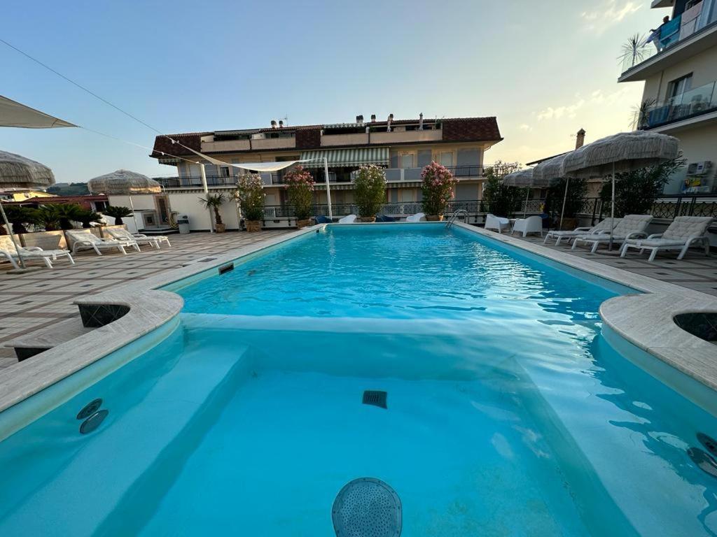 Hotel Costa Verde Пінето Екстер'єр фото