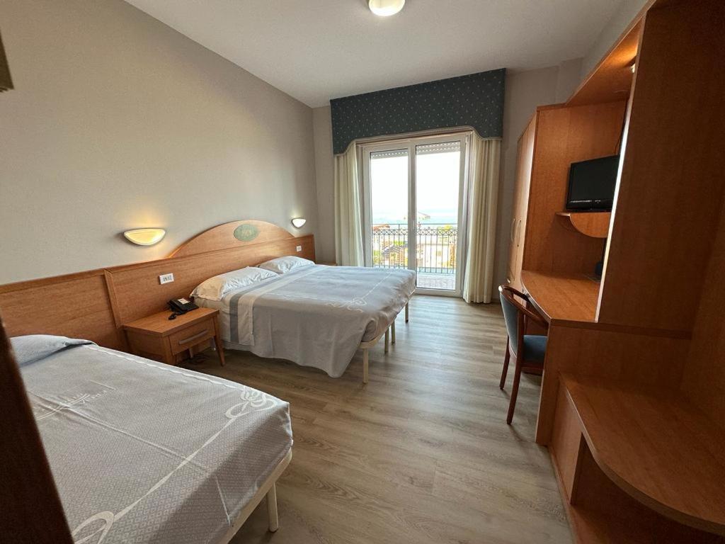 Hotel Costa Verde Пінето Екстер'єр фото