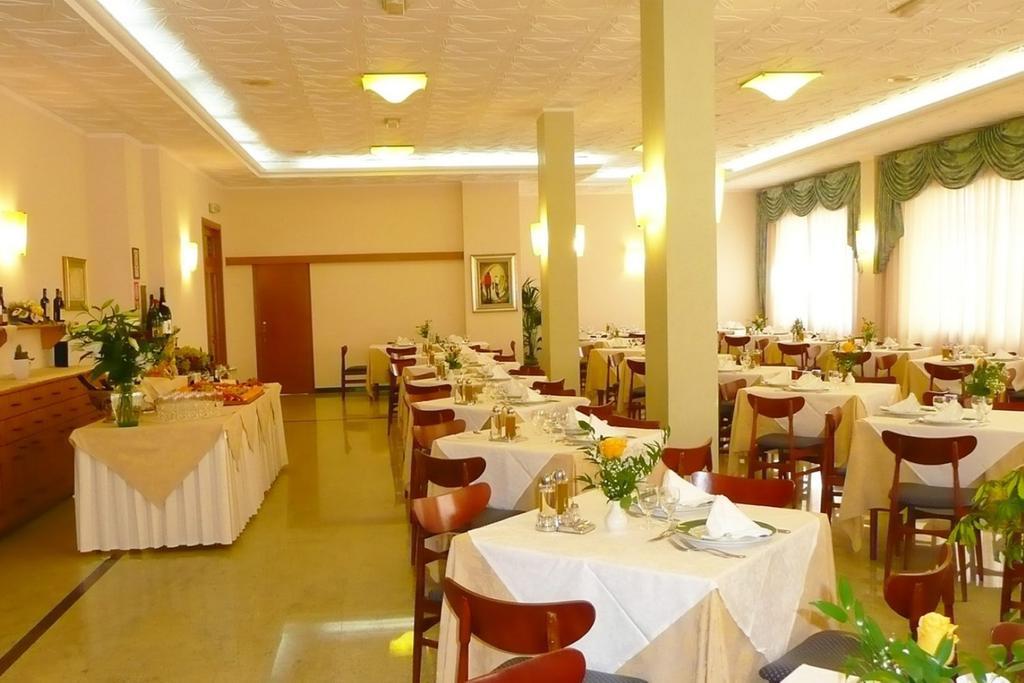 Hotel Costa Verde Пінето Екстер'єр фото